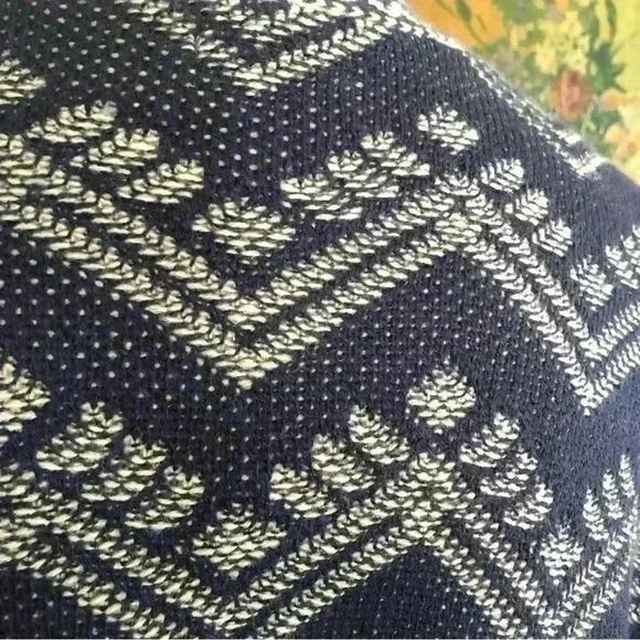 New Directions Women Weekend Navy and Ivory Sweater Cape with fringe size XL NWT - Picture 7 of 12